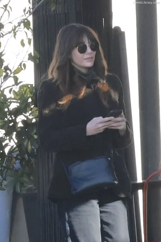Elizabeth Olsen photo 17 of 2302