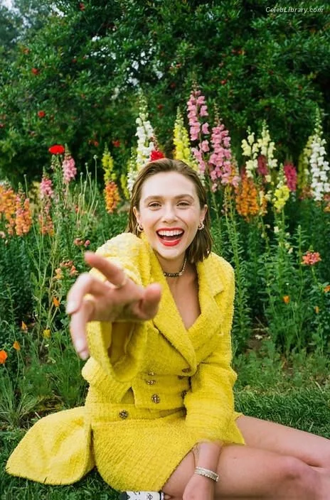 Elizabeth Olsen photo 18 of 2302