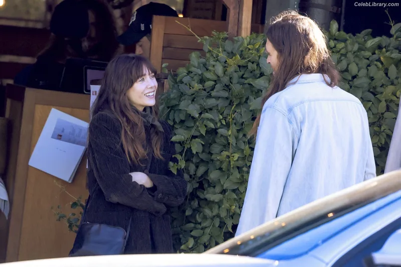 Elizabeth Olsen photo 20 of 2302