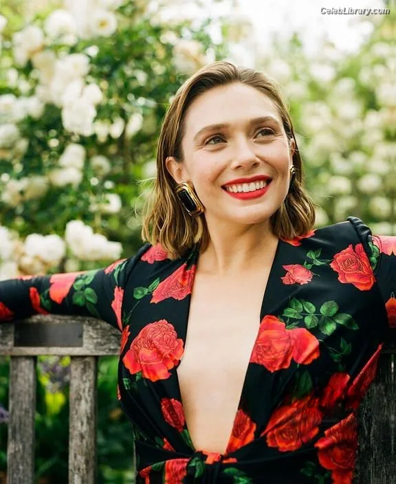 Elizabeth Olsen photo 24 of 2302