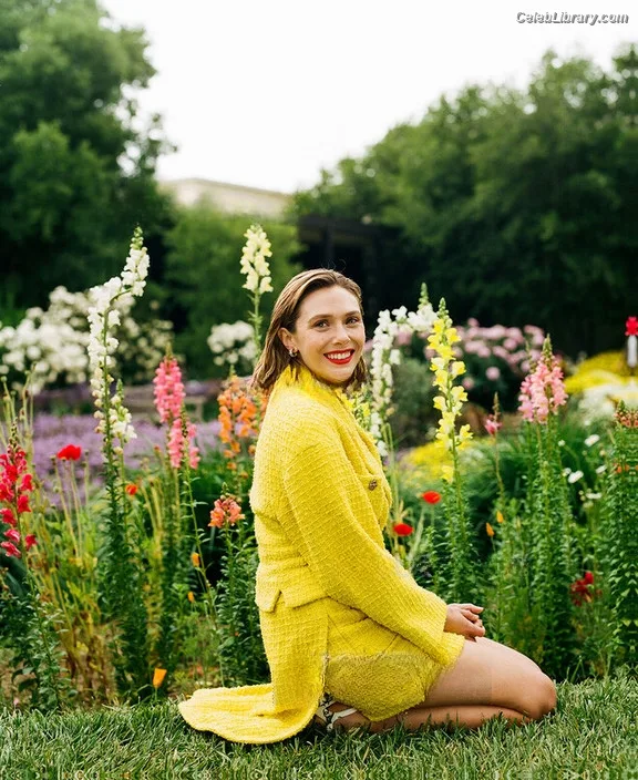Elizabeth Olsen photo 1 of 2302