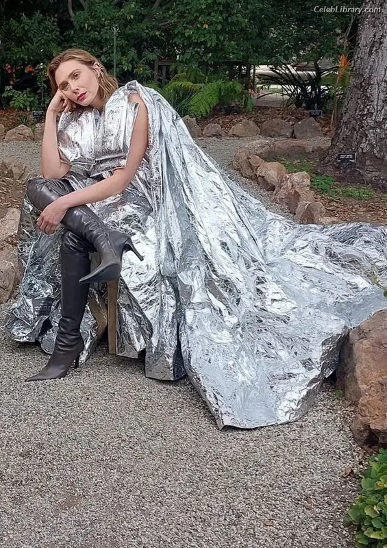 Elizabeth Olsen photo 5 of 2302