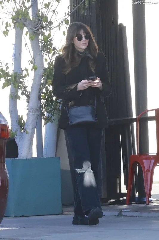 Elizabeth Olsen photo 24 of 2302