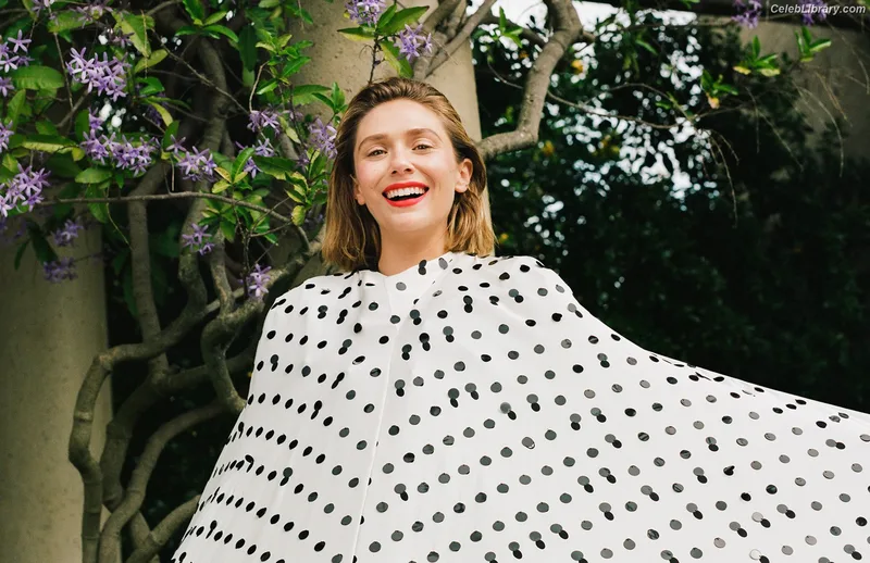 Elizabeth Olsen photo 1 of 2302