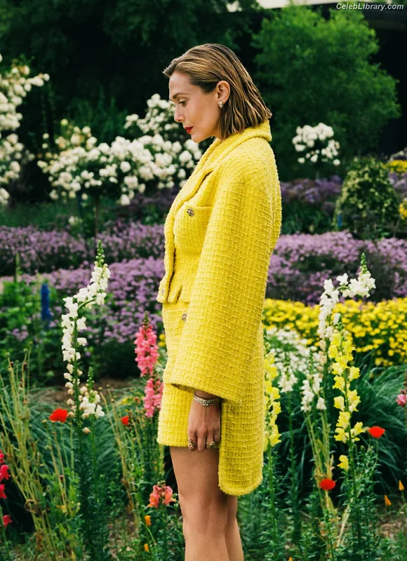 Elizabeth Olsen photo 3 of 2302