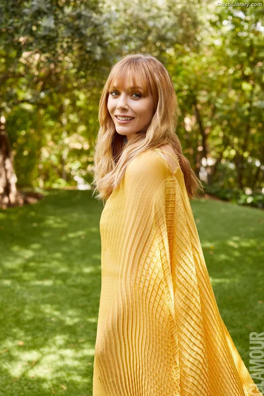 Elizabeth Olsen photo 8 of 2302