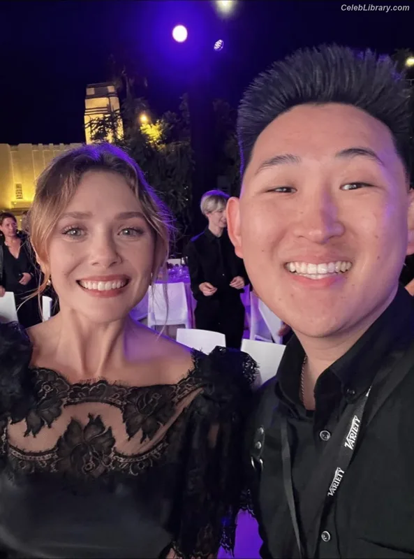 Elizabeth Olsen photo 2 of 2302
