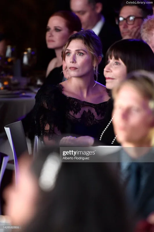 Elizabeth Olsen photo 5 of 2302