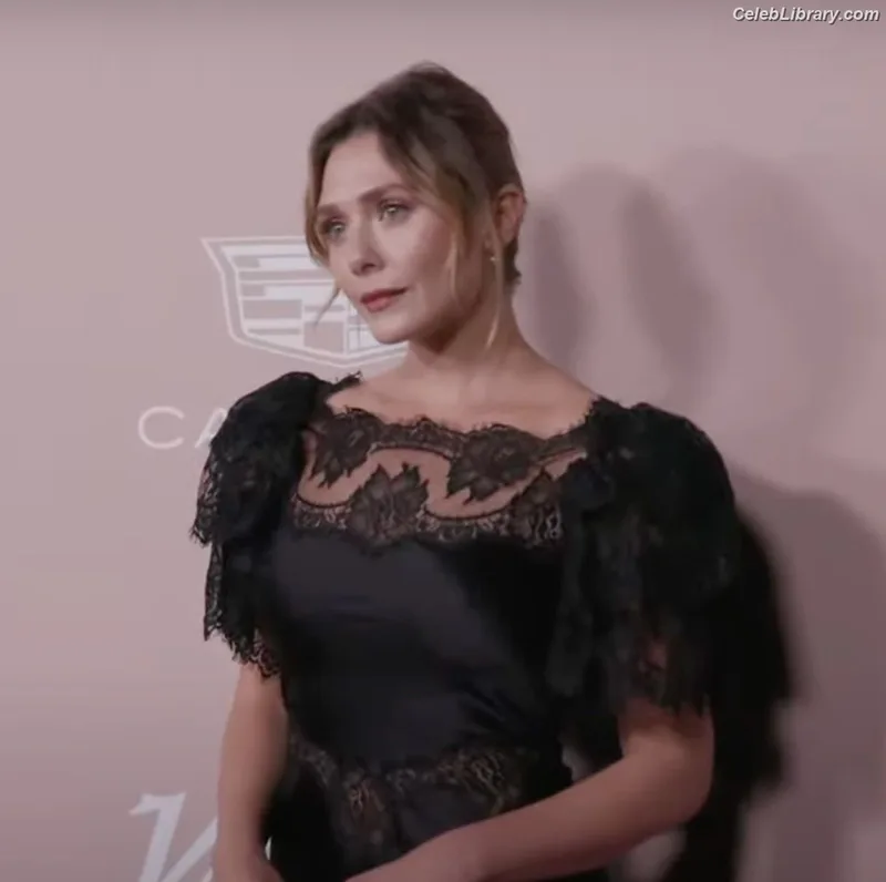 Elizabeth Olsen photo 6 of 2302