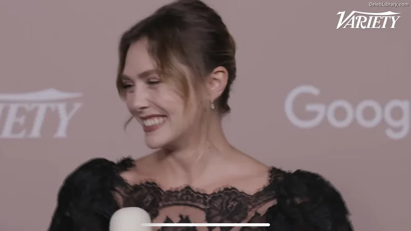 Elizabeth Olsen photo 8 of 2302