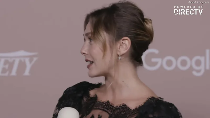 Elizabeth Olsen photo 10 of 2302