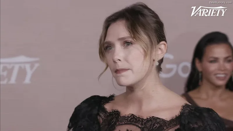 Elizabeth Olsen photo 11 of 2302