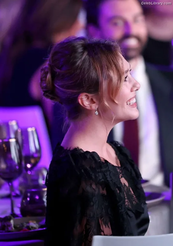 Elizabeth Olsen photo 15 of 2302