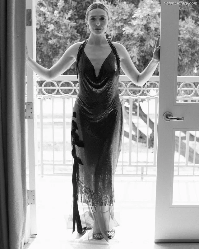 Elizabeth Olsen photo 20 of 2302