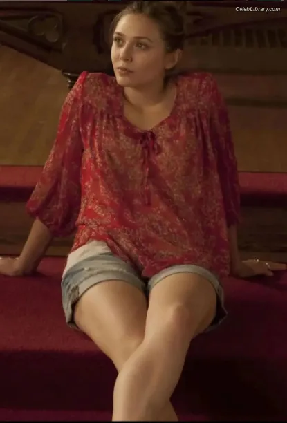 Elizabeth Olsen photo 9 of 2302