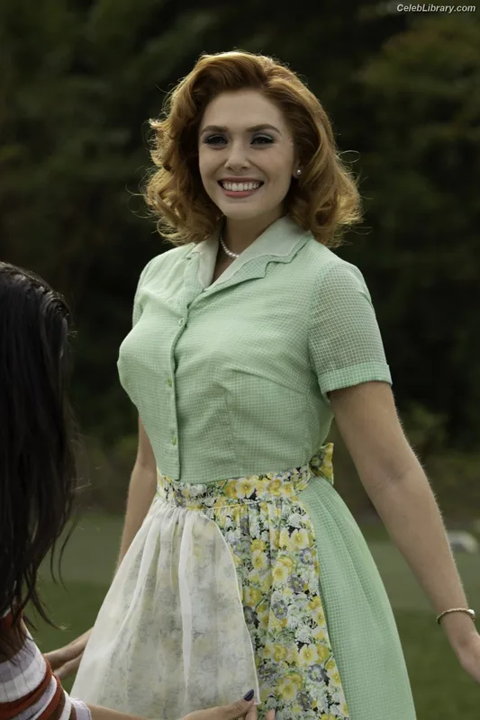 Elizabeth Olsen photo 24 of 2302