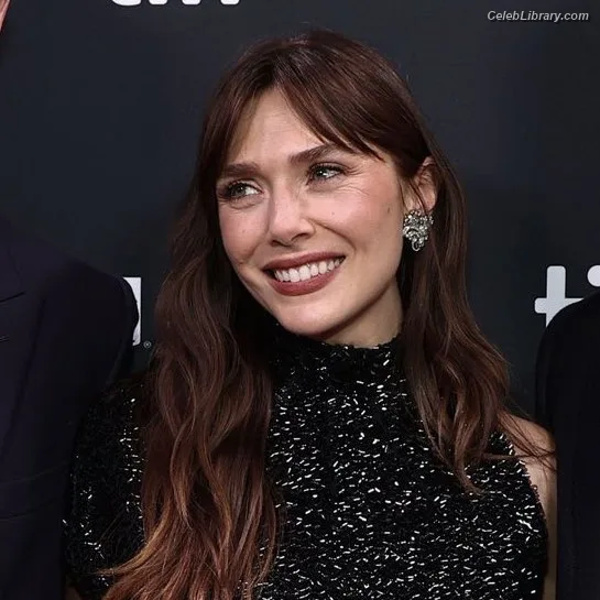 Elizabeth Olsen photo 3 of 2302