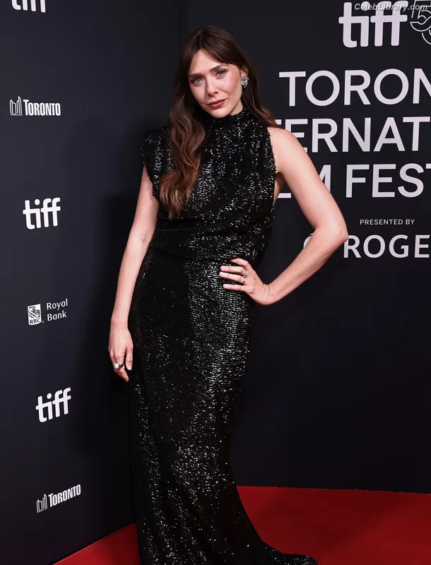 Elizabeth Olsen photo 6 of 2302