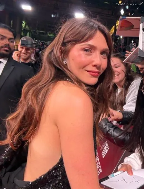 Elizabeth Olsen photo 9 of 2302