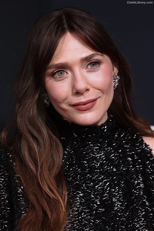 Elizabeth Olsen photo 15 of 2302