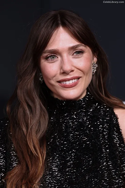 Elizabeth Olsen photo 16 of 2302