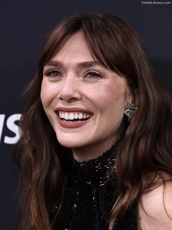 Elizabeth Olsen photo 17 of 2302