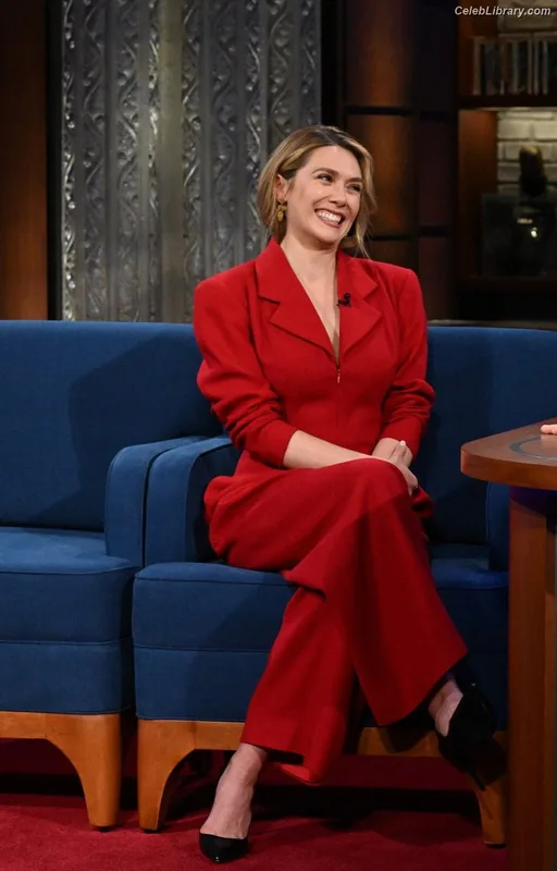 Elizabeth Olsen photo 24 of 2302