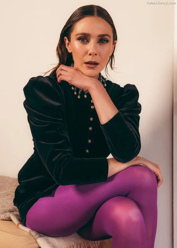 Elizabeth Olsen photo 1 of 2302