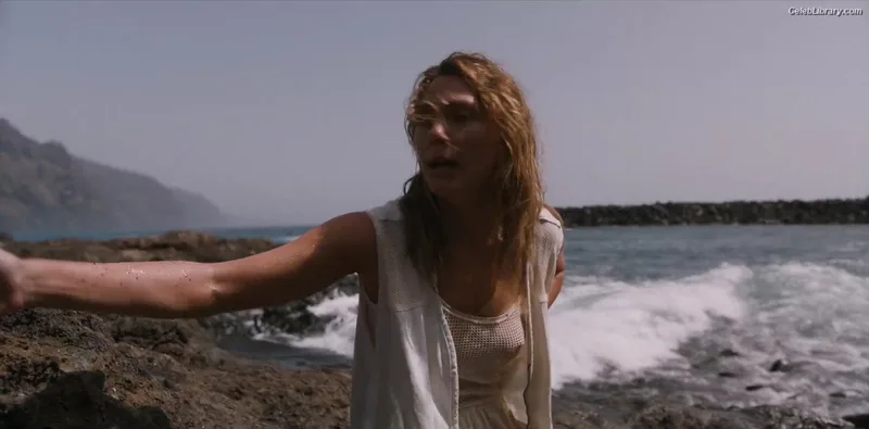 Elizabeth Olsen photo 12 of 2302