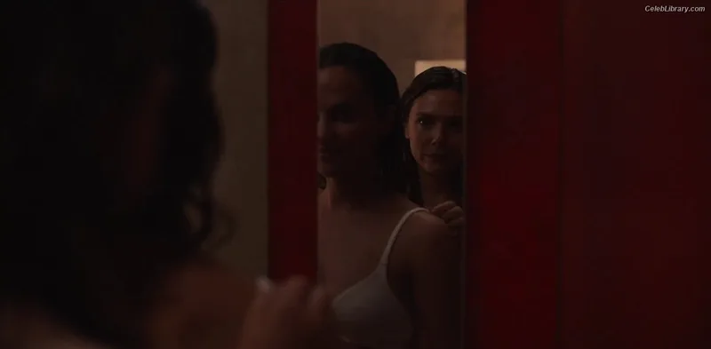 Elizabeth Olsen photo 20 of 2302