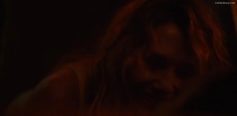 Elizabeth Olsen photo 22 of 2302