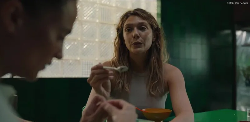 Elizabeth Olsen photo 2 of 2302