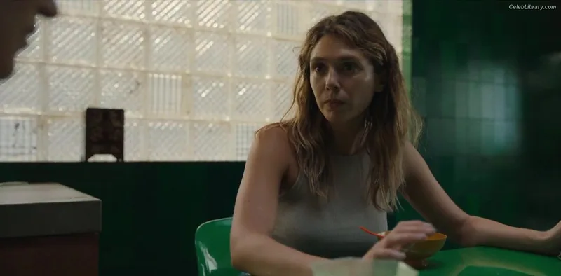 Elizabeth Olsen photo 3 of 2302