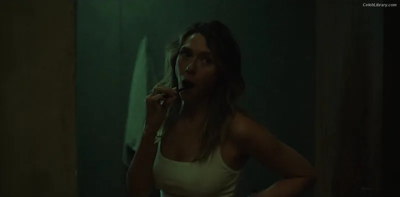Elizabeth Olsen photo 5 of 2302