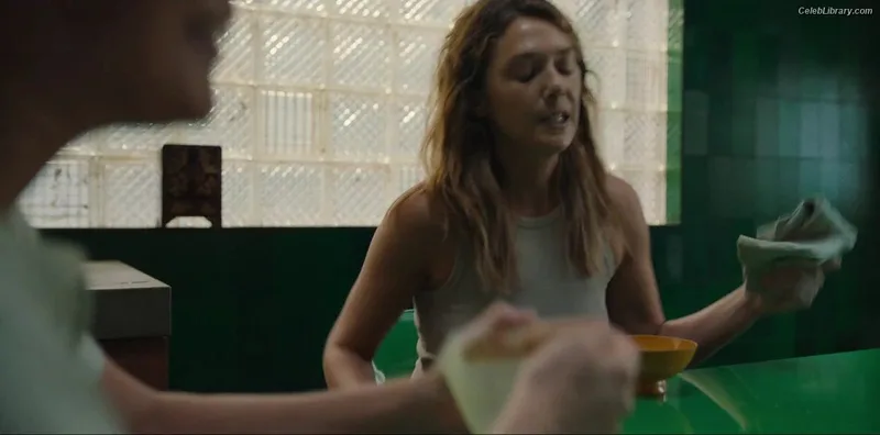 Elizabeth Olsen photo 6 of 2302