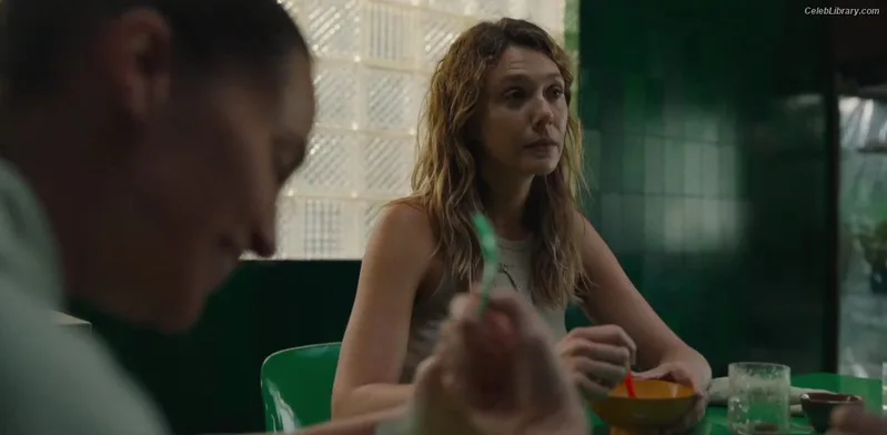 Elizabeth Olsen photo 9 of 2302