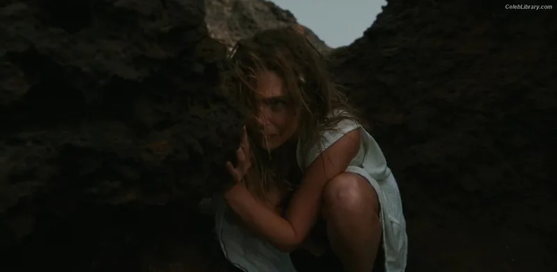 Elizabeth Olsen photo 12 of 2302