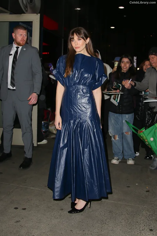 Elizabeth Olsen photo 23 of 2302