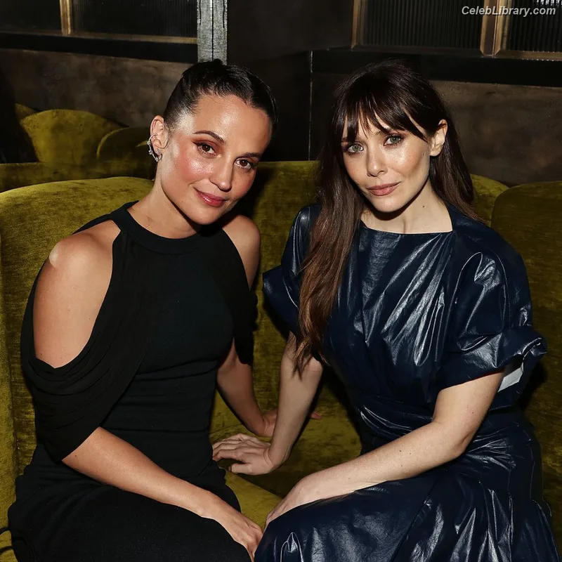 Elizabeth Olsen photo 3 of 2302