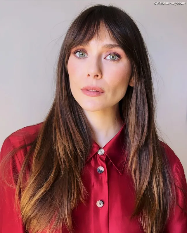 Elizabeth Olsen photo 4 of 2302