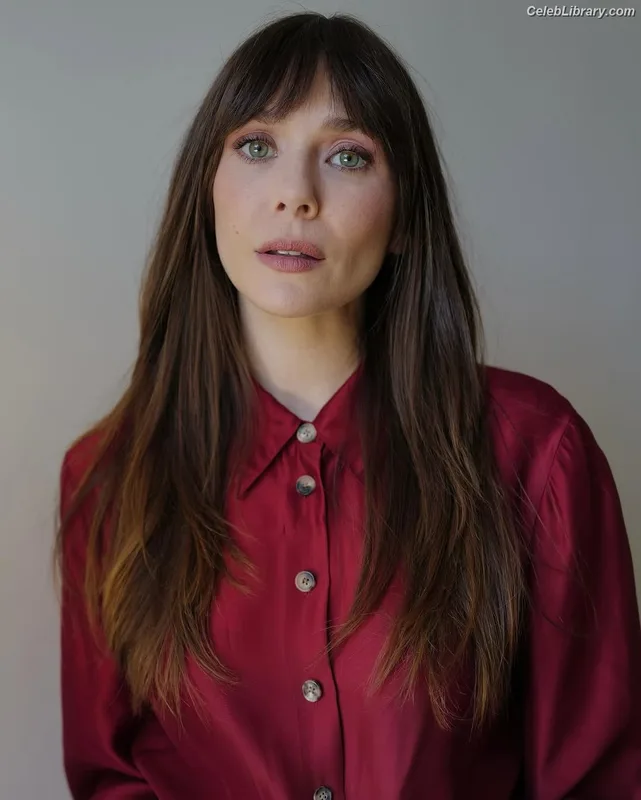 Elizabeth Olsen photo 5 of 2302
