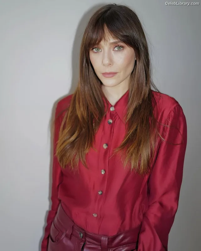 Elizabeth Olsen photo 6 of 2302