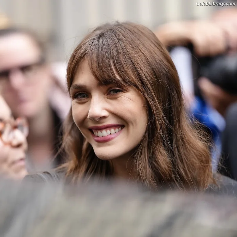 Elizabeth Olsen photo 11 of 2302