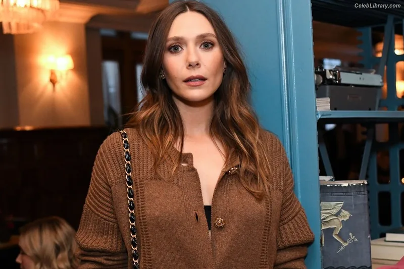 Elizabeth Olsen photo 6 of 2302