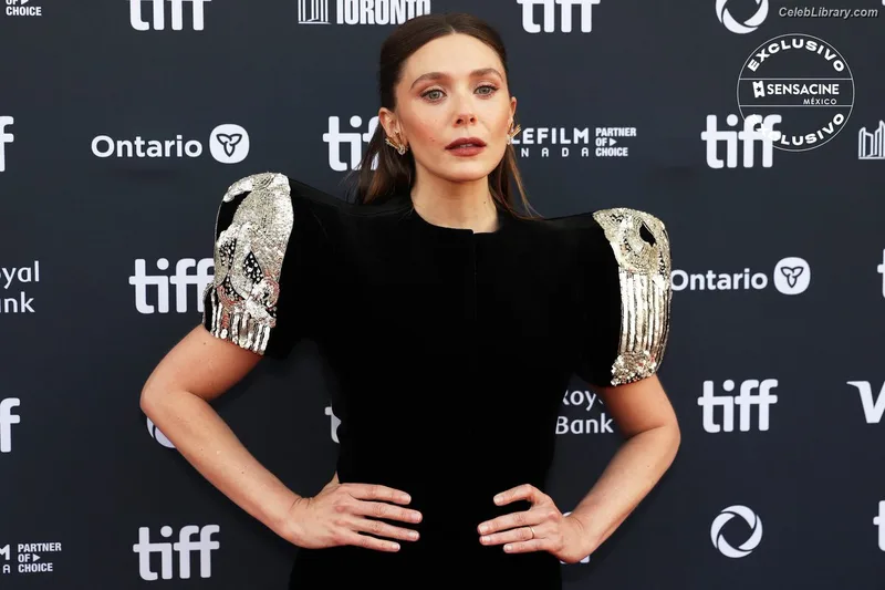 Elizabeth Olsen photo 8 of 2302