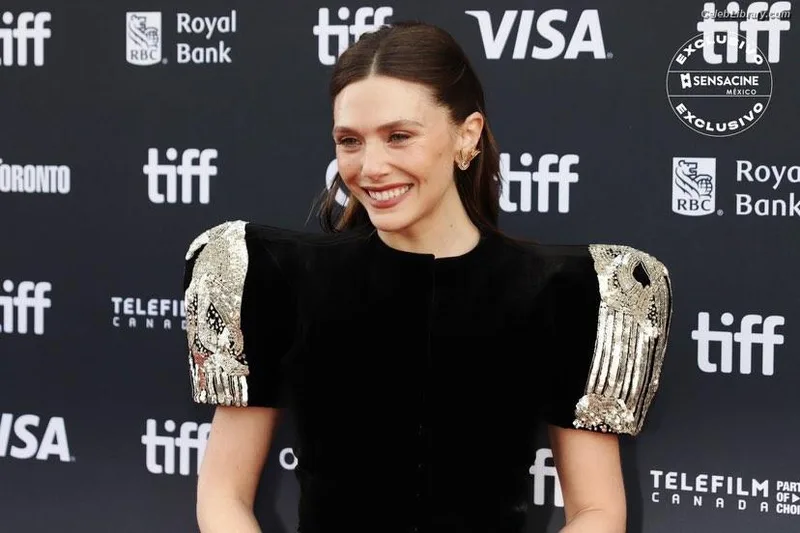 Elizabeth Olsen photo 10 of 2302
