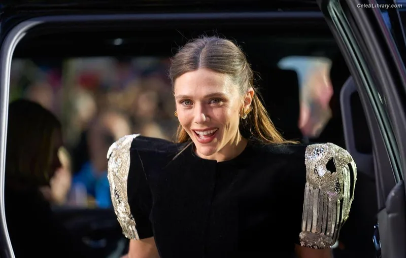 Elizabeth Olsen photo 11 of 2302