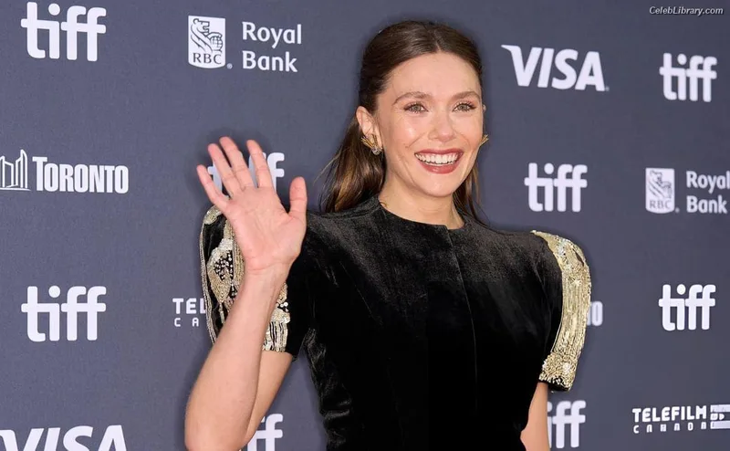 Elizabeth Olsen photo 12 of 2302