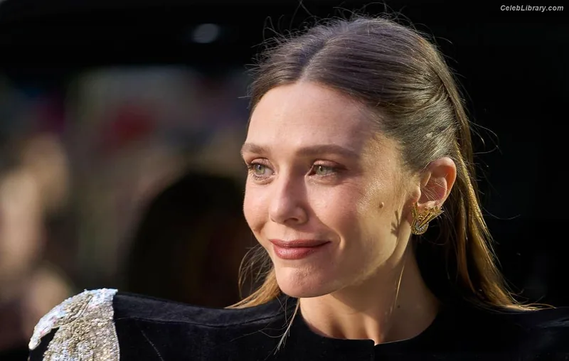 Elizabeth Olsen photo 14 of 2302