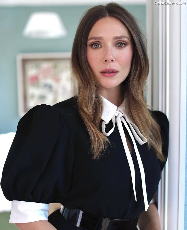 Elizabeth Olsen photo 24 of 2302